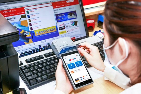 So sánh ngân hàng số với Fintech
